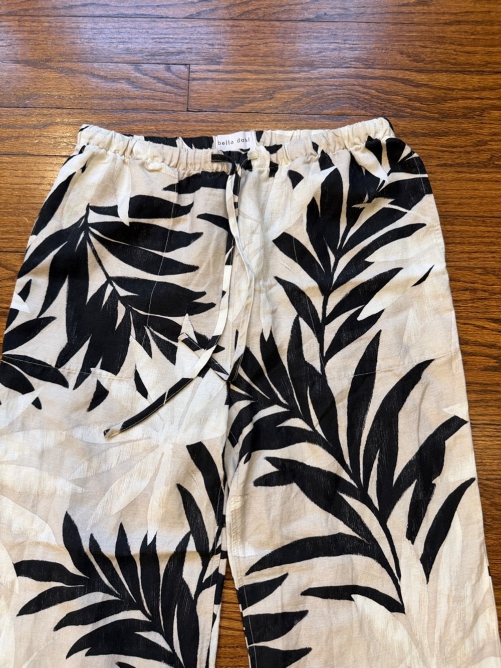 Bella Dahl Wide Leg Drawstring Pant in Maui Palm Print - Picture 3 of 9